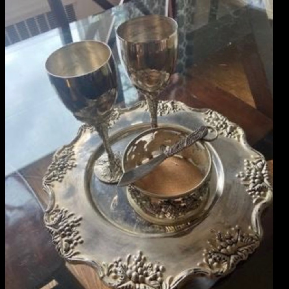 Vintage Godinger Silver plated Goblet Wine/Glass Set Grape Embossed Stem 7.5”